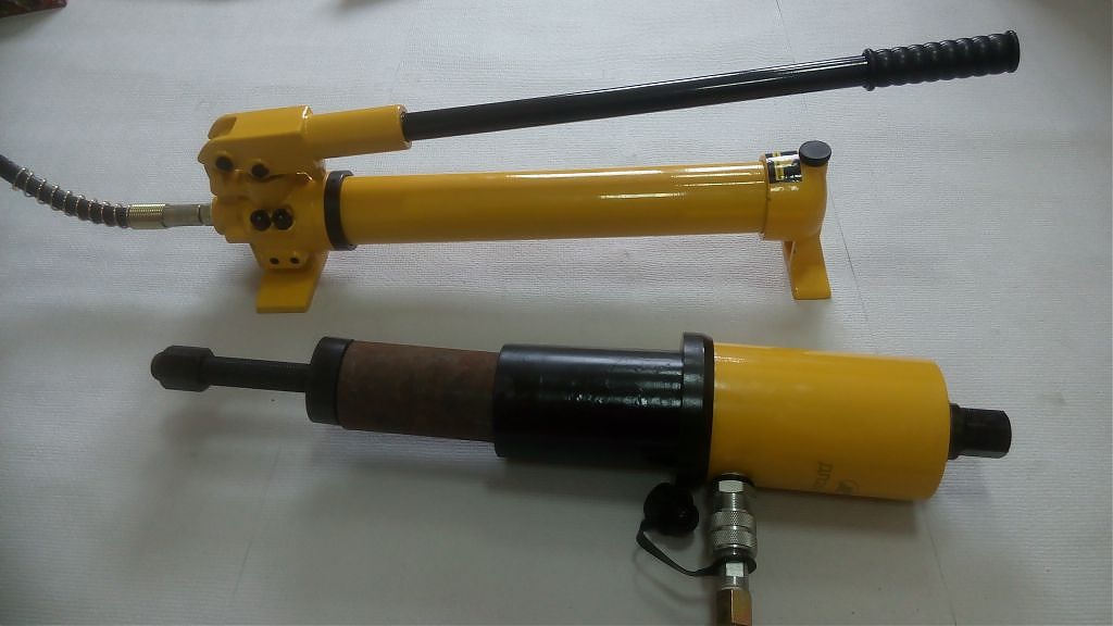 ТТН-23 Съемник гидравлический для демонтажа болта ушки рессоры (Россия, Европа, Америка)